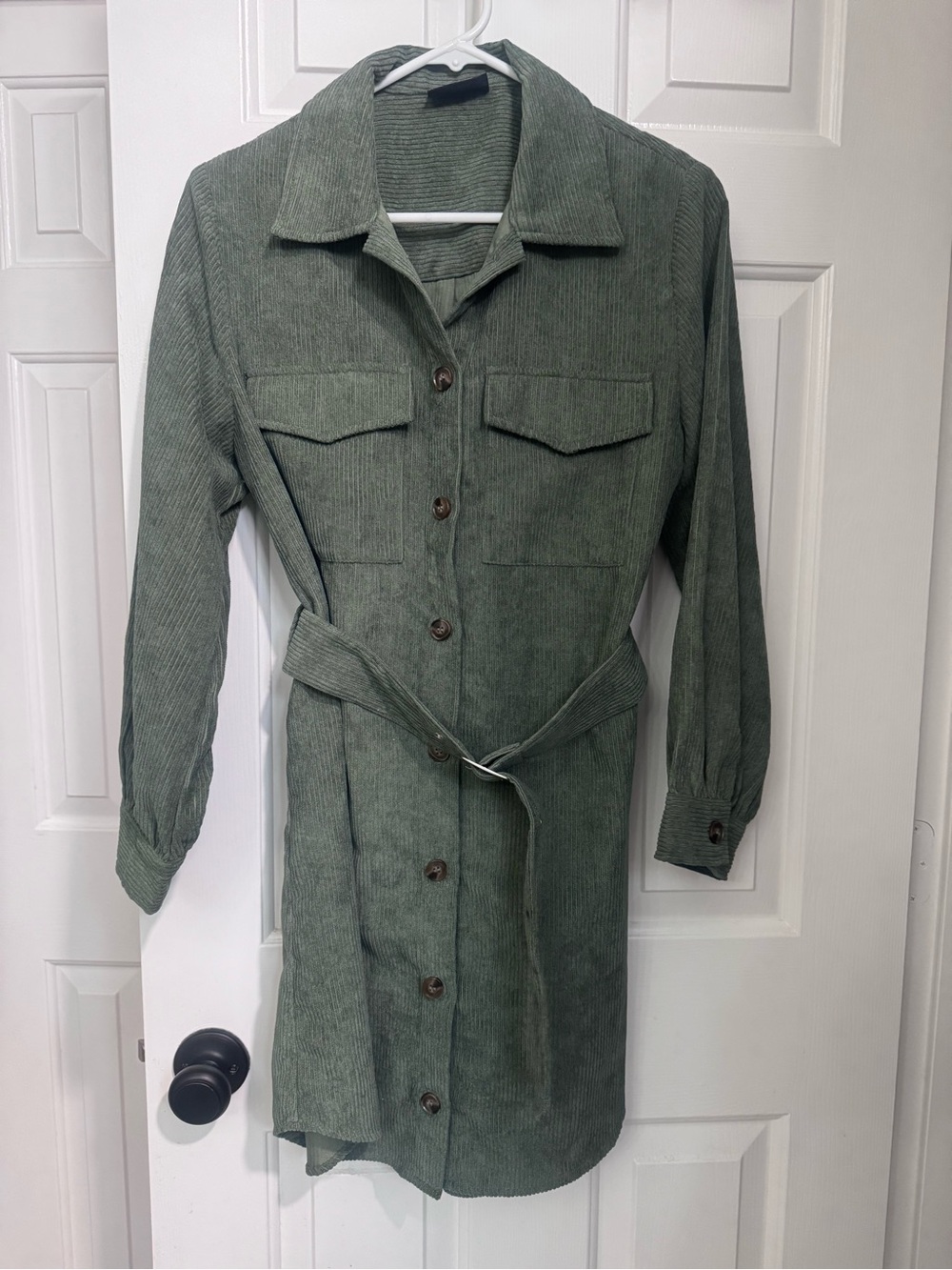 VICI Women's Green Corduroy Button-Front Shirt Jacket with Belt